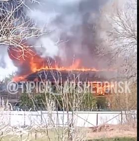 В Апшеронском районе горит база отдыха